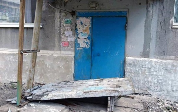 В Доброполье Донецкой области на детей упала стена