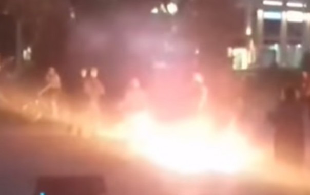 В центре Луцка мужчина поджег себя (Видео 18+)