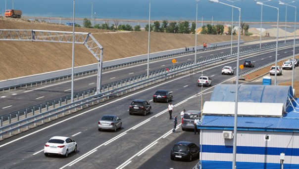 Глава Крыма напомнил Порошенко о недостроенном мосте через Днепр