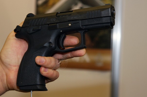 Лютый дед расстрелял коллекторов