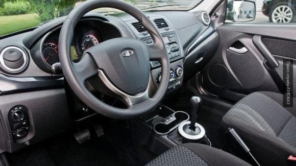 В Сеть попали первые фото обновленного хэтчбека LADA Granta