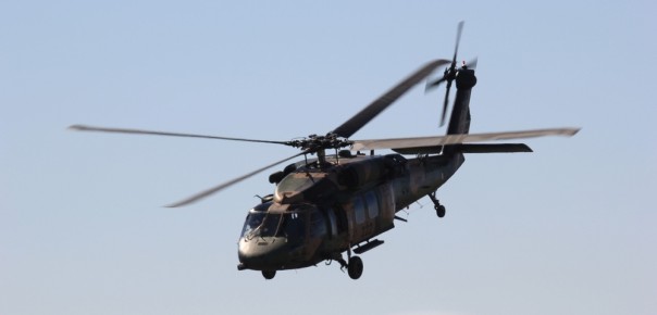 Военный вертолет случайно сбросил контейнер с боеприпасами на школу в США