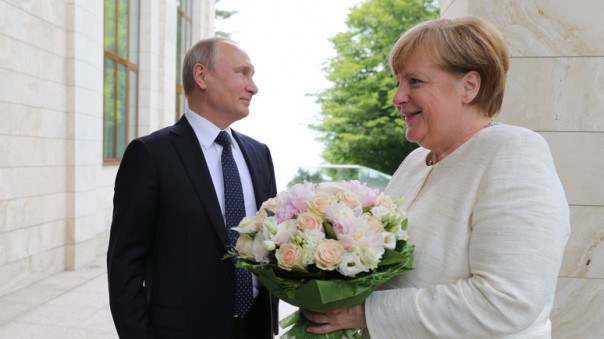 Bild расценил букет для Меркель как «оскорбление»