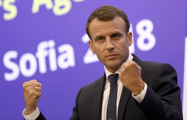 СМИ: Макрон в ходе визита в Россию хочет придать новый импульс отношениям Москвы и Парижа