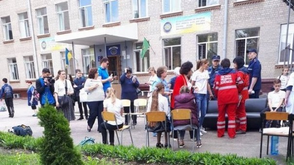 ЧП в школе Харькова: дети массово отравились неизвестным веществом, всех эвакуировали