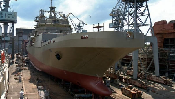 Десантный корабль "Петр Моргунов" спустили на воду в Калиниградской области