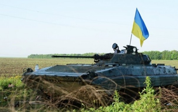 Бронегруппа укрофашистов попала в засаду, у ВСУ большие потери.