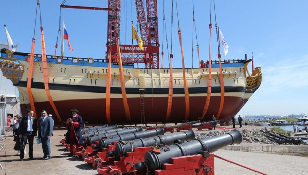 В Питере спустили на воду реплику легендарной "Полтавы"