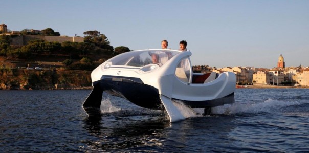 В Париже презентовали электрокатер-такси, который парит над водой