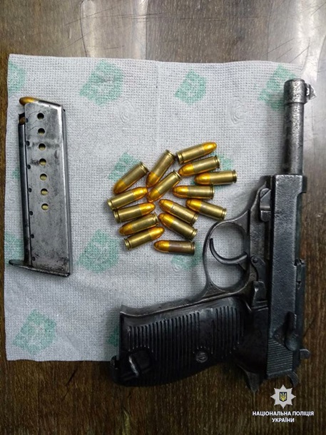 В метро Харькова задержали мужчину с оружием