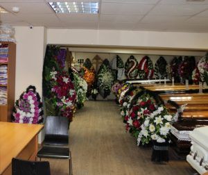 В Киеве обстреляли из гранатомета похоронное бюро | В Черновцах от взрыва найденной сумки пострадал юноша