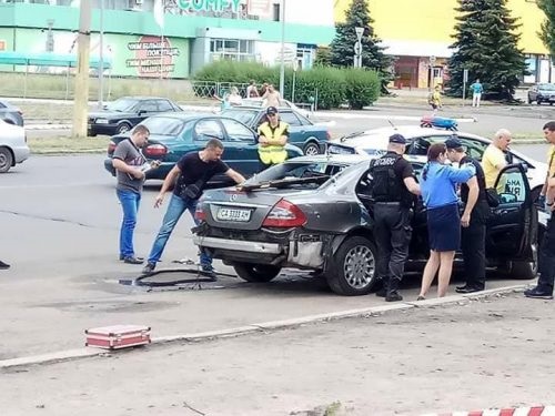В Черкассах подорвали авто, погиб бизнесмен | В Николаеве на берегу реки застрелили мужчину