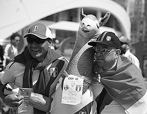 Болельщики из Перу уехали в Челябинск ради танков