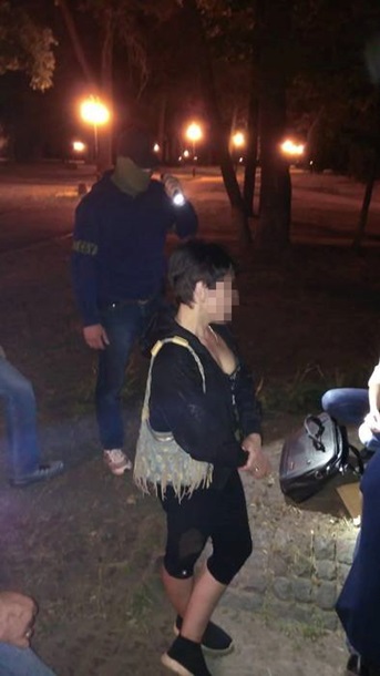 СБУ заявила о срыве теракта в Харькове - визитка Путина, флаги России в наличии | СБУ обнаружила арсенал оружия под Киевом