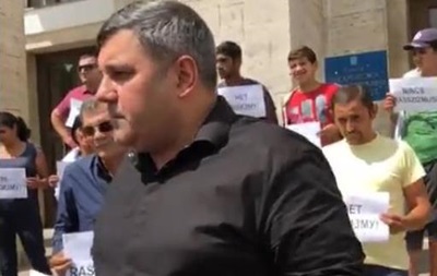Закарпатские ромы вышли на акцию протеста против погрома лагеря во Львове