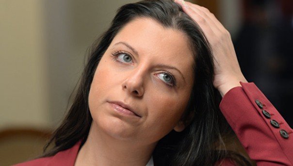 "Умилил до слез": Симоньян посоветовала Порошенко не учить ее русскому