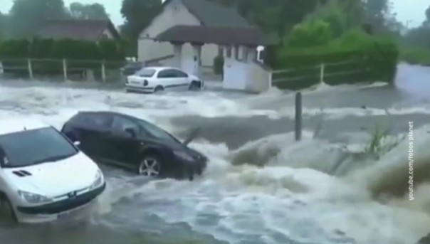 Франция парализована из-за сильнейших ливней | Паводок нанес ЖКХ Якутии ущерб в 82 миллиона рублей