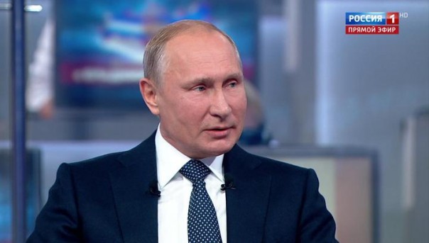 Владимир Путин раскрыл военным морякам секрет "непотопляемости" Мутко