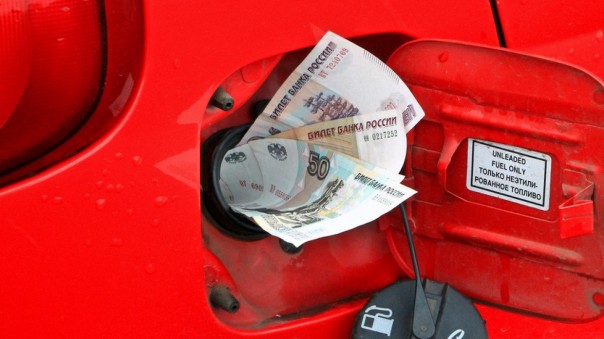 Глава «Газпром нефти» объяснил, как остановить рост цен на бензин в России