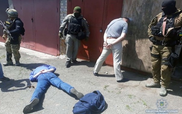 В Киеве задержали банду торговцев оружием