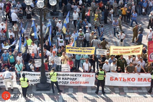 Основа украинских митингов — проплаченная массовка. Ростислав Ищенко