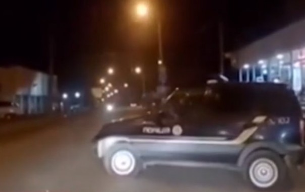 В Черновцах "сбежавший" от копов автомобиль едва не устроил ДТП