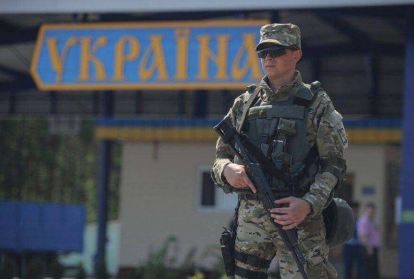 На Буковине 20 человек напали на пограничников, началась стрельба