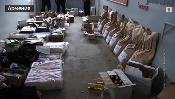 В особняке армянского депутата нашли много денег и гуманитарную помощь