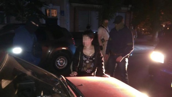 СБУ заявила о срыве теракта в Харькове - визитка Путина, флаги России в наличии | СБУ обнаружила арсенал оружия под Киевом