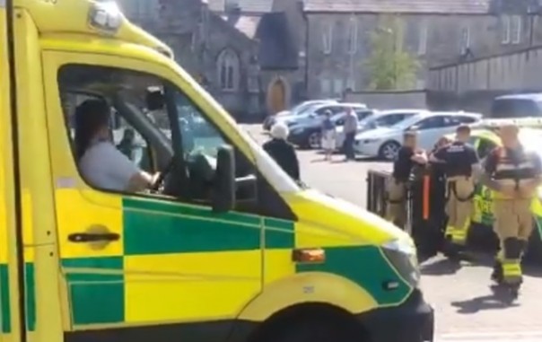 В Ирландии авто въехало в группу людей у церкви