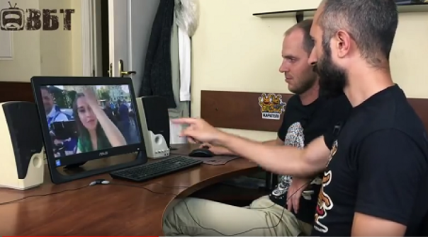 В Киеве укроподонки облили мочой журналистку Шария