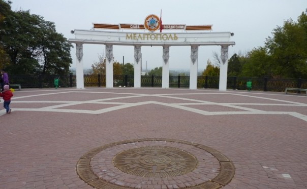 На главной площади Мелитополя прозвучал российский гимн