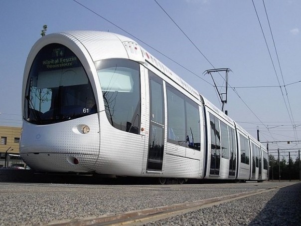 В Ницце запущен электротрамвай, подзаряжающийся на остановке за 20 секунд