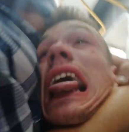 Водитель маршрутки в Славянске чуть не задушил пассажира (видео)