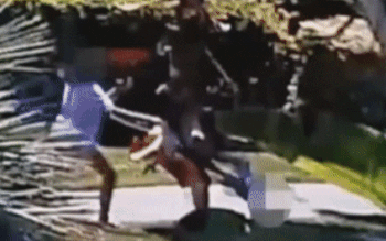 Отмороженный отец избил любовницу своим годовалым сыном, используя его как биту