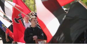 На улицах Берлина появляются патрули гражданской обороны правого толка