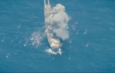 На учениях в Тихом океане потопили десантный корабль