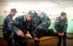 СК проверяет видео с избиением заключённого в ярославской колонии