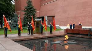 В день 100-летия Военной комендатуры Москвы в Александровском саду воссоздали историю Вечного огня