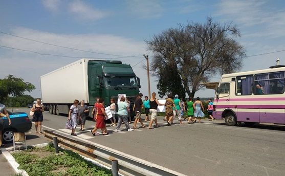 Жители Одесской области перекрыли две трассы