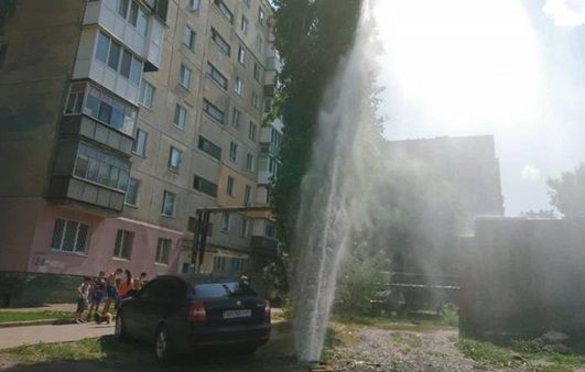 Украина страна гейзеров. В Николаеве из-под земли забил фонтан высотой с шестиэтажный дом