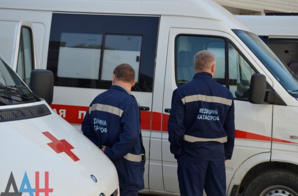 Укрофашисты уничтожили под Донецком «КамАЗ» противотанковыми ракетами, водитель тяжело ранен