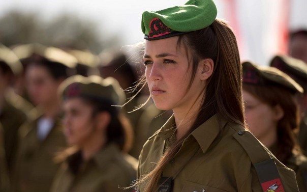 Чудо-женщина, шоумен и музыкант: кто служил в армии Израиля?