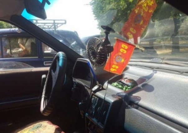 В Кривом Роге юный декоммунизатор бросился под колеса авто с символикой СССР