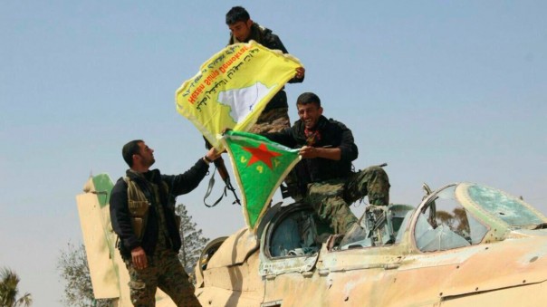 Курды пополнили ряды в Ракке лояльными к Асаду отрядами SDF: игра или поворот в сторону Сирии