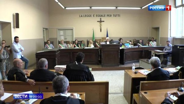 Вышиванки, флаги, крики: Украина пытается повлиять на итальянский суд над убийцей журналистов