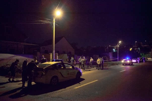 В Днепре расстреляли мужчину во дворе собственного дома | Во Львове мужчина подорвался на гранате | В Киеве мужчина с ножом бросался на копов