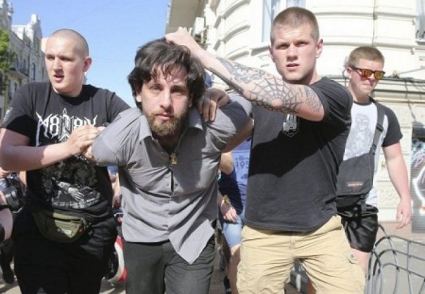 Адвокат бразильского ополченца добивается наказания напавших на него нацистов «С14»