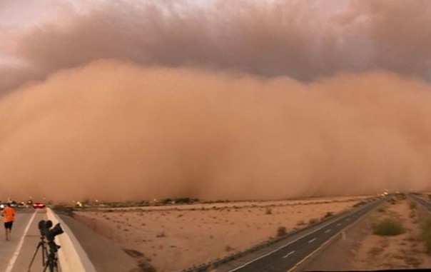 "Апокалиптическую" стену пыли в США сняли на видео