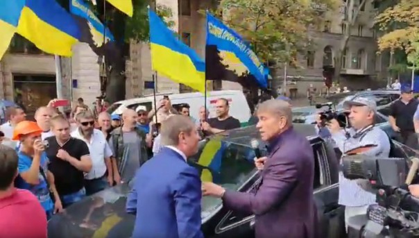 На митинге шахтеров в Киеве министр подрался с депутатом из-за микрофона. Глава Минэнерго Украины сбежал от украинских шахтеров